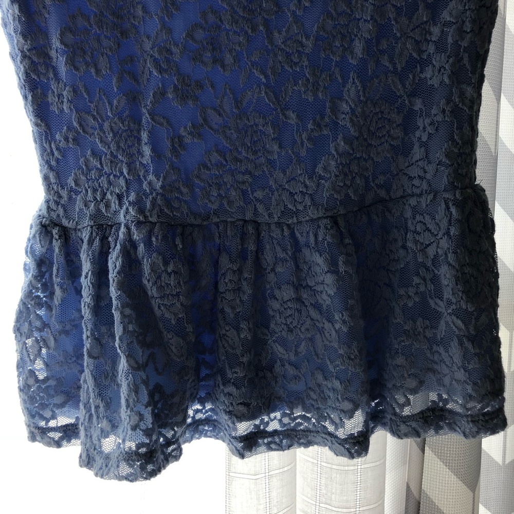 Blue lace top - Picture 4 of 4